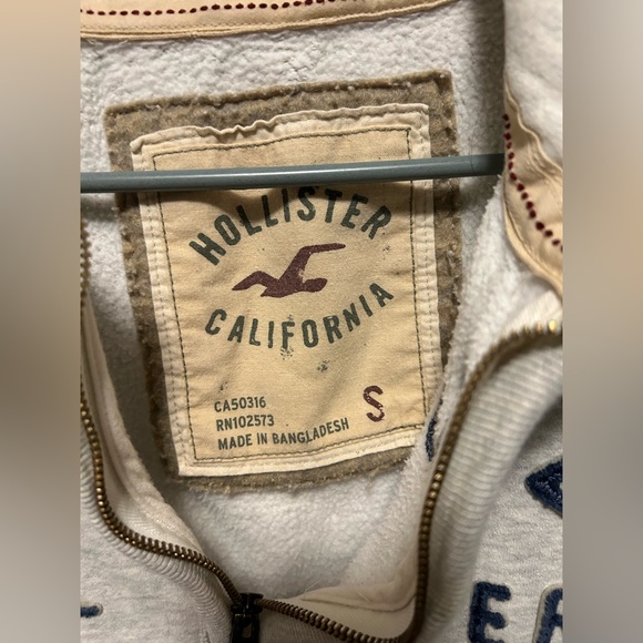 Hollister 1/4 Zip Hoodie - Picture 2 of 5